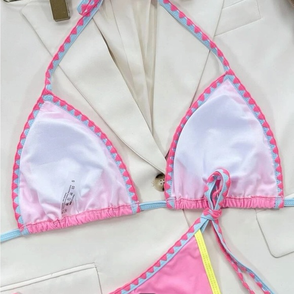 Bikini top & bottoms 👙 - Picture 3 of 4